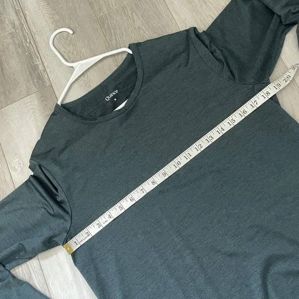 Quince Workout Tshirt flowknit breeze long sleeve womens Green medium activewear - Image 3