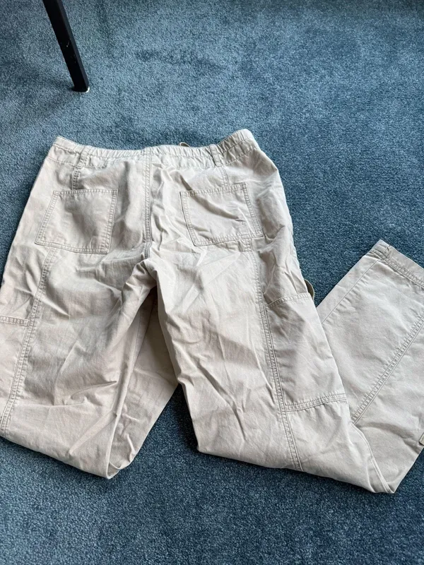 Columbia khaki hiking cargo pants - Image 3