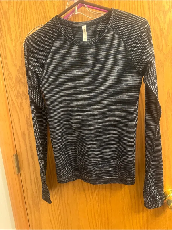 Athleta Black Heathered Long-Sleeve Performance Tee - Image 3