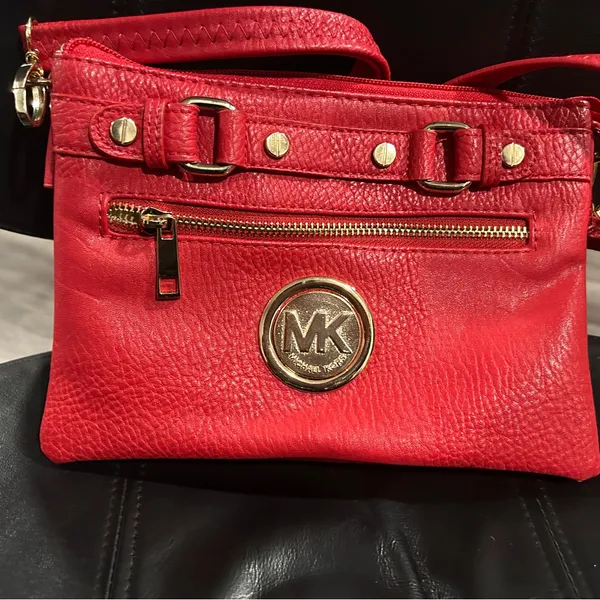 Michael Kors Red Zip Pouch crossbody - Image 5