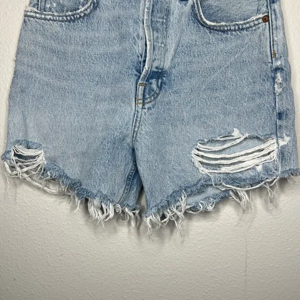 Agolde Light Wash Riley High Waist Cut Off Denim Short in Groove Size 24 - Image 7