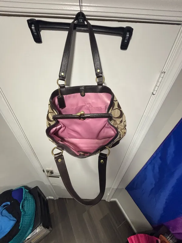 Vintage Coach Shoulder Bag - Image 4