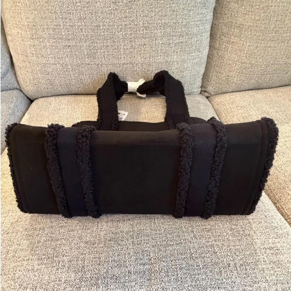 Lululemon Boxy Tote Bag 10L Faux Shearling Trims black sold out online NWT - Image 9