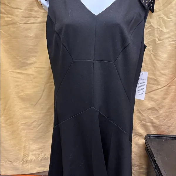 Elegant Black Sleeveless‎ Dress - Image 16