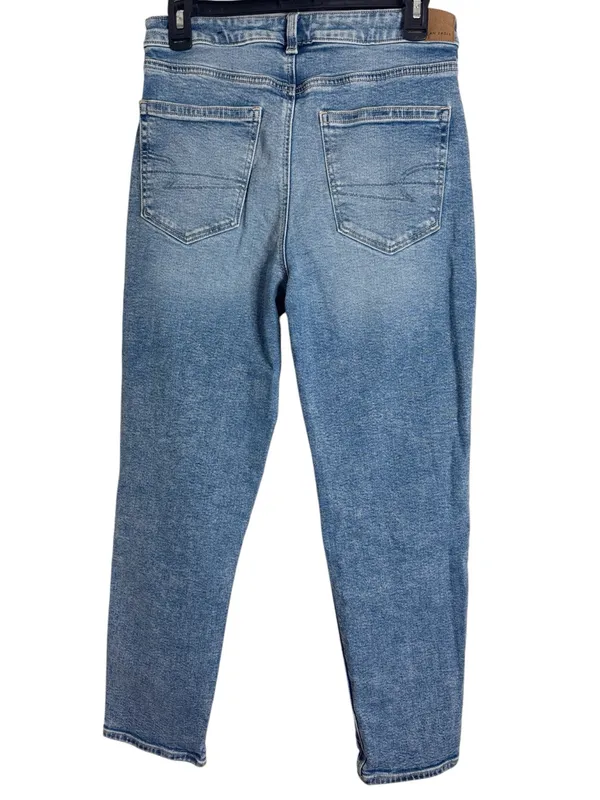American Eagle Strigid Distressed Ripped Knees Mom Jeans Light Wash size 6 Short - Image 3
