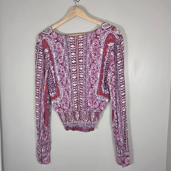 Free People Paisley Blouse M 100% Rayon Cropped Smocked Hem Boho Long Sleeve - Image 3