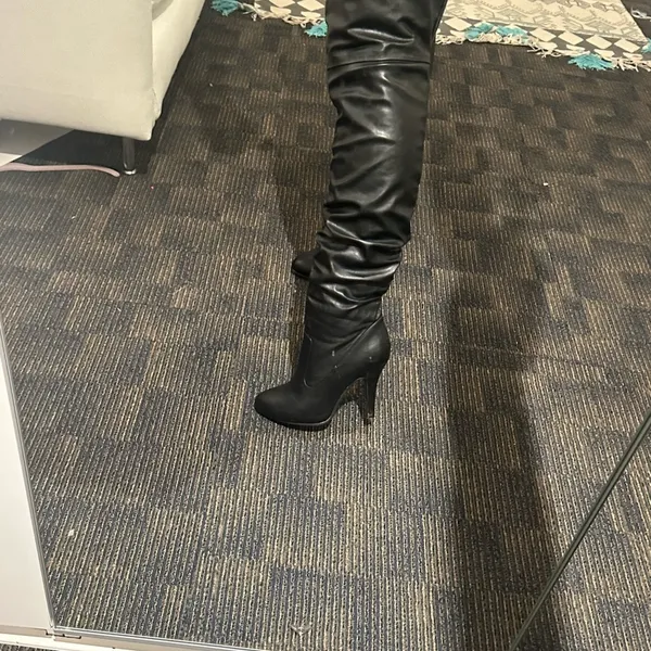Black thigh high boots with small stiletto heel - Image 4