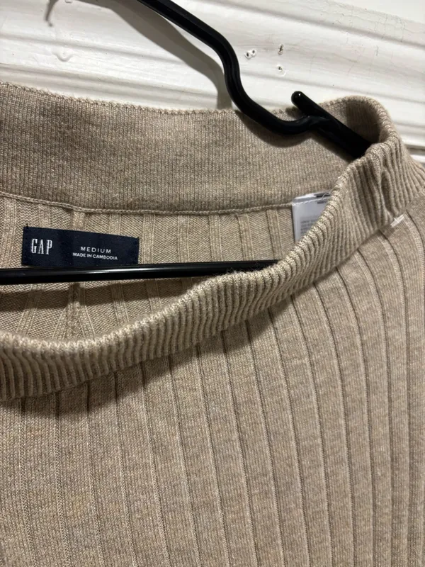 Gap NWT Ribbed Knit Flare Pants – Beige – Size medium - Image 2