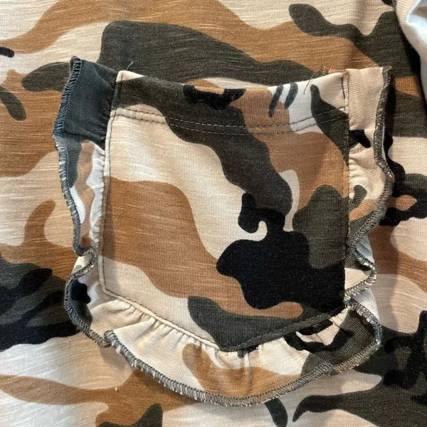Flutter Sleeve Camo Blouse Tee with Ruffle Pocket Tan Green‎ Size Medium Green - Image 4