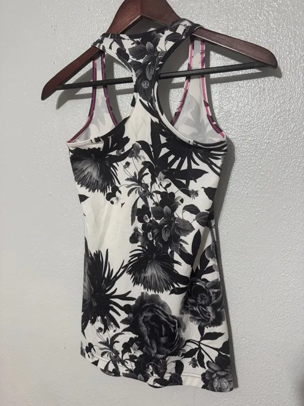 Lululemon Brisk Bloom Black White Cool Racerback Athletic Yoga Tank Top - Image 2