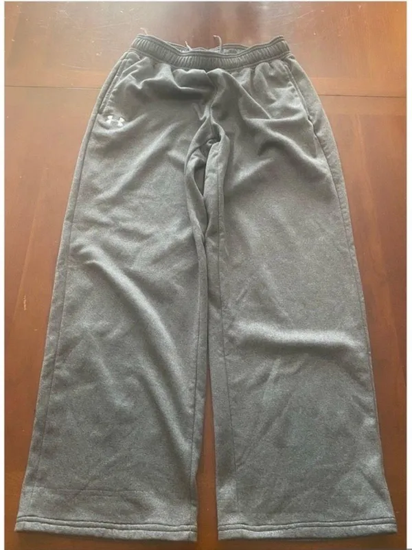 Under Armour sweats are a size Small Petite. - Image 11