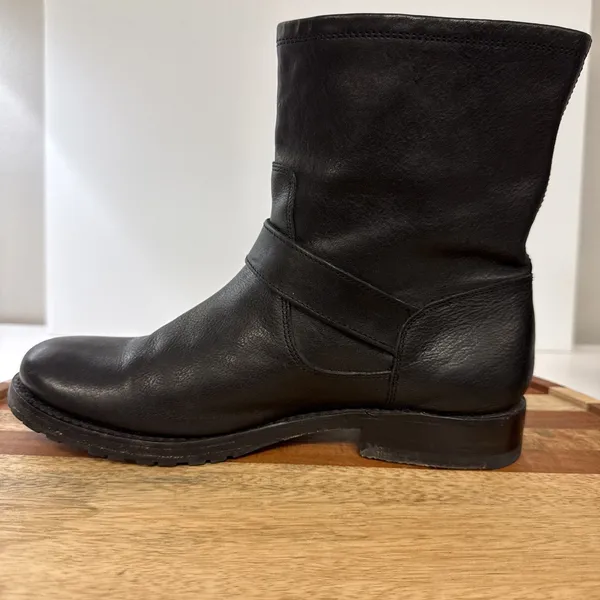 Frye Natalie Engineer Short Boots Size 8B Black Leather Moto Biker Pull On - Image 9