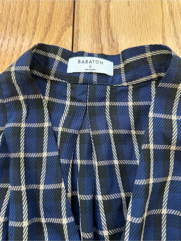 Aritzia Babaton Power Blouse Small S Navy‎ Blue Cream Check Plaid V-Neck Career - Image 5
