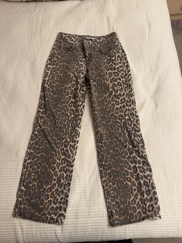 NA-KD Leopard Print Jeans - Image 4