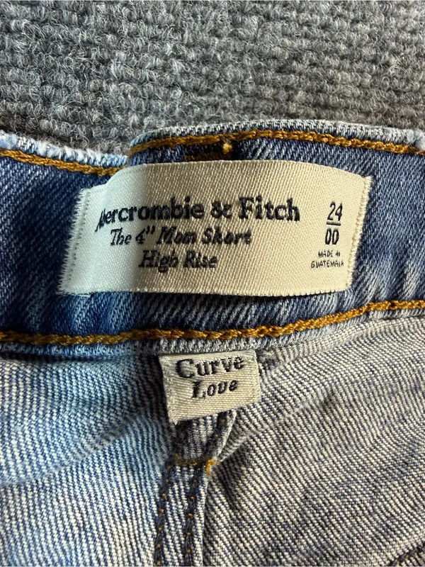 Abercrombie & Fitch The Mom Short High Rise Raw Hem Size 24/00 3" Inseam - Image 4