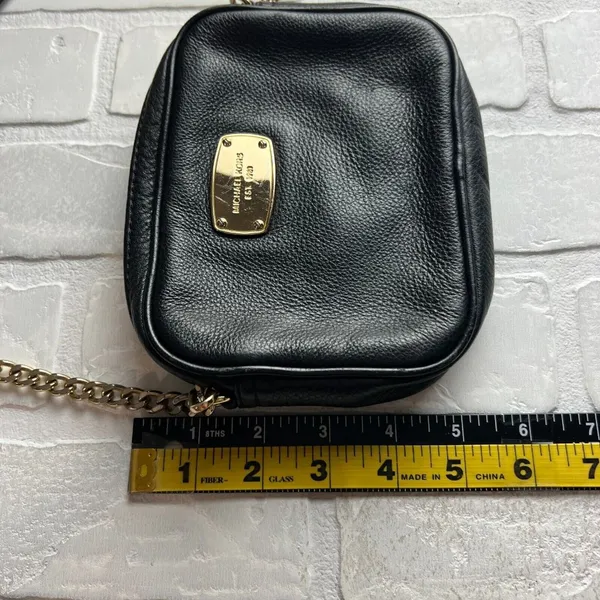 Michael Kors Crossbody‎ Bag Black Leather Gold Chain Strap Zip Card Slots Small - Image 11