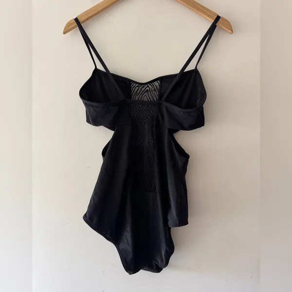 Victorias Secret Women's Swimsuit Side Cutout Mesh One-Piece‎ Size L Black - Image 5