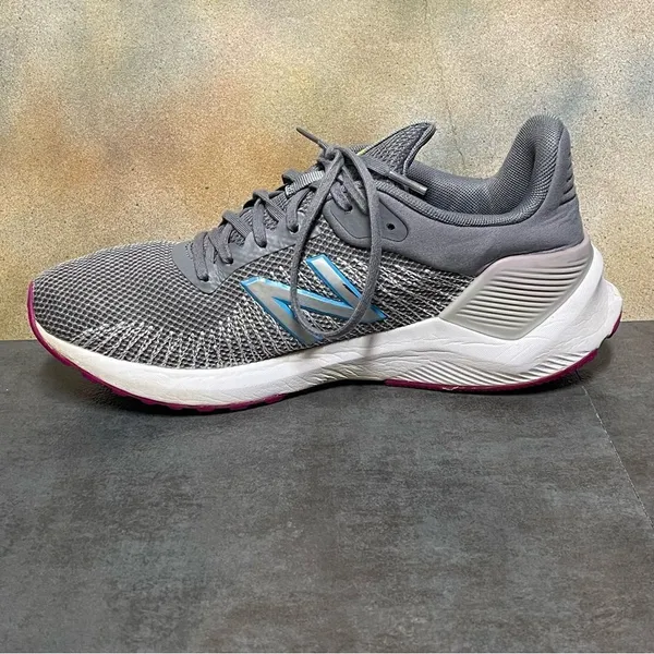 New Balance VENTR Gray Women's Running Shoes Size 9.5B - Image 11