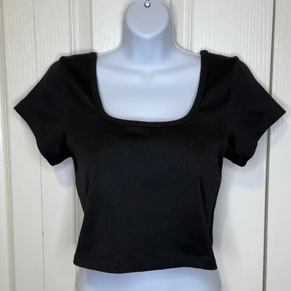 NWT PINK Victoria’s Secret Cropped Ribbed Short Sleeve Shirt Black Size Large - Image 2