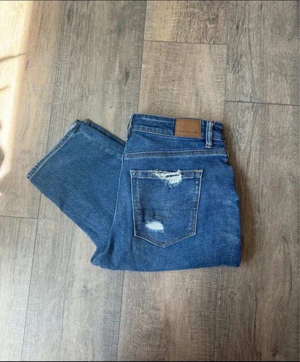 American Eagle Mom Jeans - Image 3