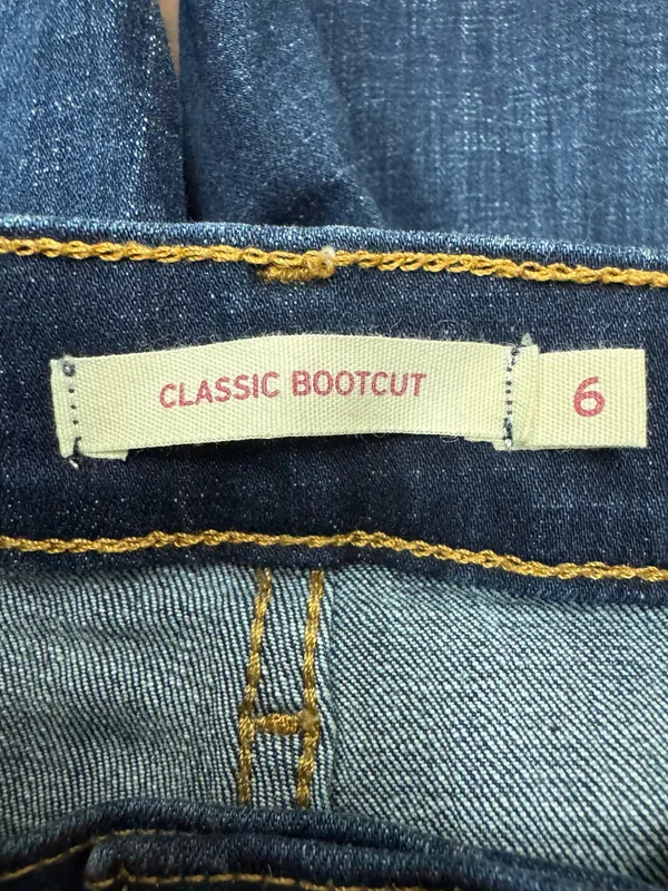 Levi’s Class Bootcut Dark Wash Jeans Size 6 - Image 3