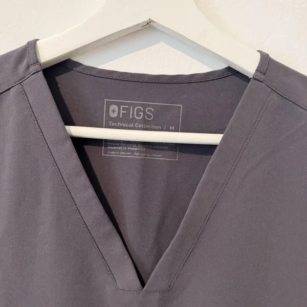 Figs Casma Scrub Top Size M Gray Three‎ Pocket V Neck Medical Hospital Corpcore - Image 4
