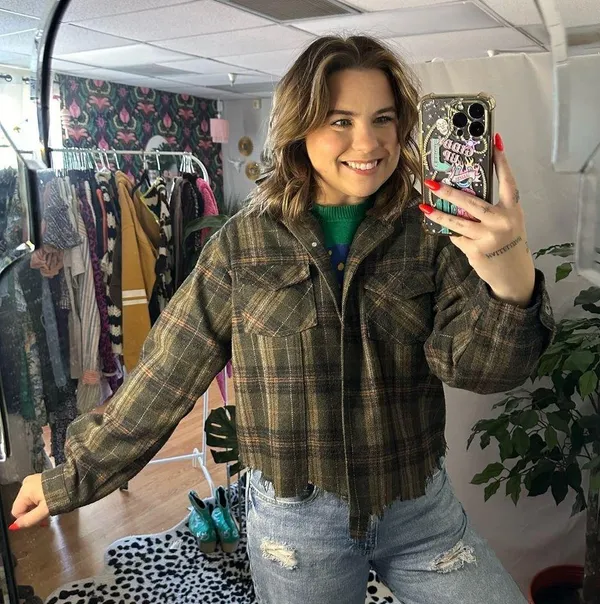 POL Plaid Long Sleeve Button Front Flannel Shirt Green Size Small - Image 4