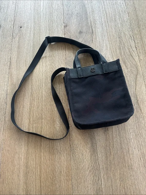 Lululemon Now and Always Tote Micro Heritage Camo Jacquard Max Brown Earth Black - Image 2