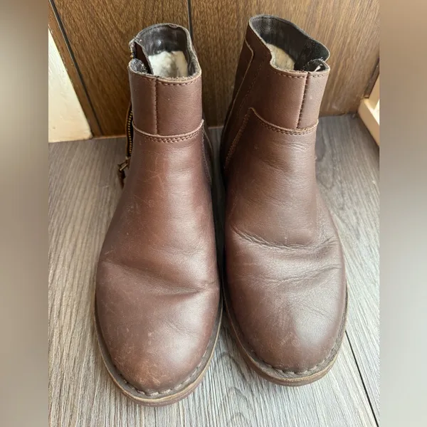 UGG Leather Ankle Boots Brown Side Zip Shearling Lined Comfort Size‎ 8 - Image 2