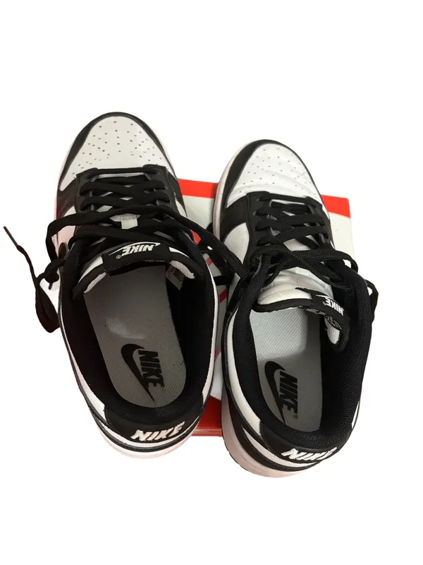 Nike Women’s Black and White Low-Top Sneakers - Image 4