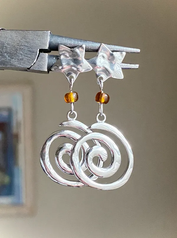 Handmade retro vintage boho funky grunge style stainless steel star & swirl dangle earrings☀️🌀 - Image 2