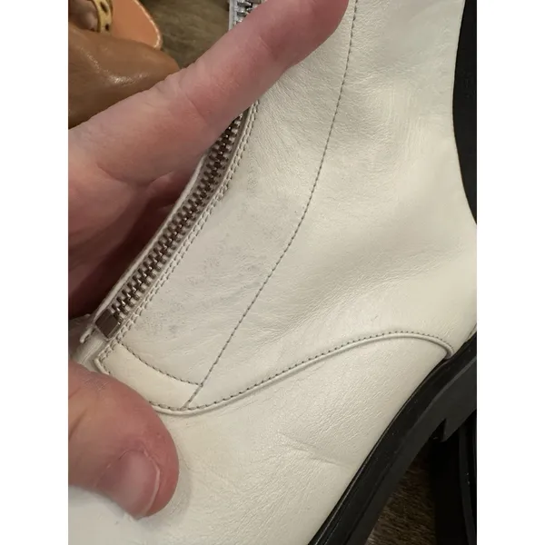 STUART WEITZMAN LODGE ZIP BOOTIE WHITE ANKLE BOOTS FRONT ZIPPER SHOE Size 8 - Image 9