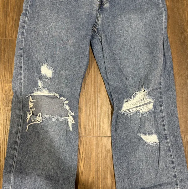 Wild Fable Distressed Jeans - Image 3