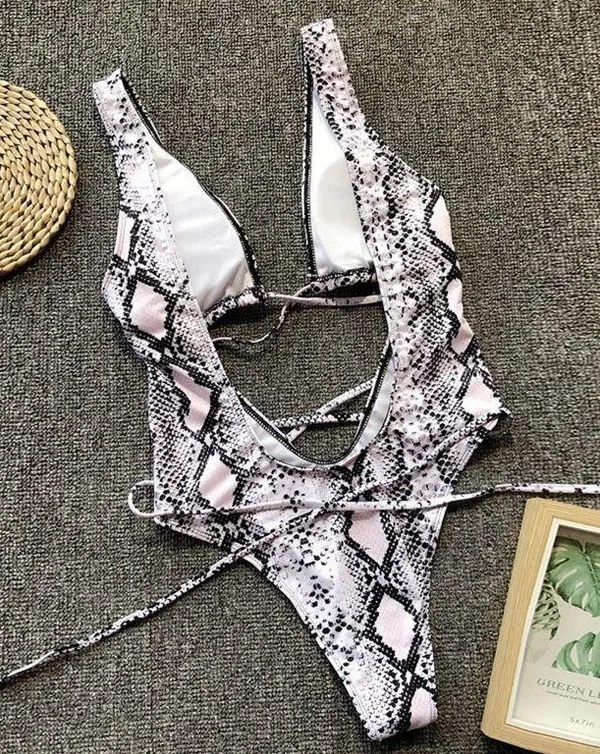 B44 Womens SnakePrint Cutout Swimsuit Size Medium - Image 3