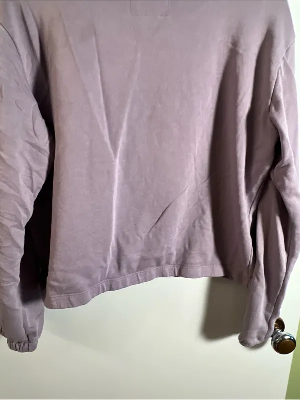 Champion Women’s Size Medium Boxy‎ Cropped Sweatshirt V-Neck Smoked Lilac Purple - Image 9