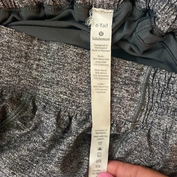 Lululemon Hotty Hot Short II Sz 6 tall Heather Lux - Image 8