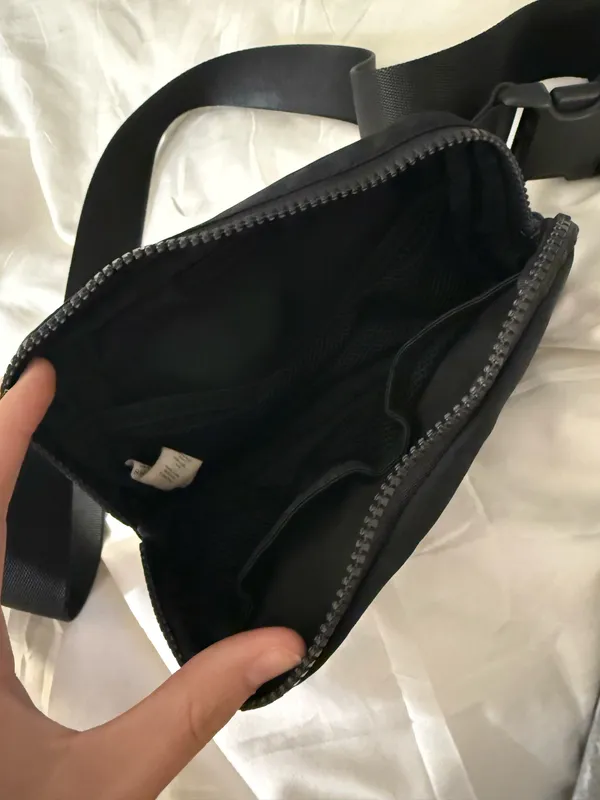 Black lululemon belt bag - Image 2