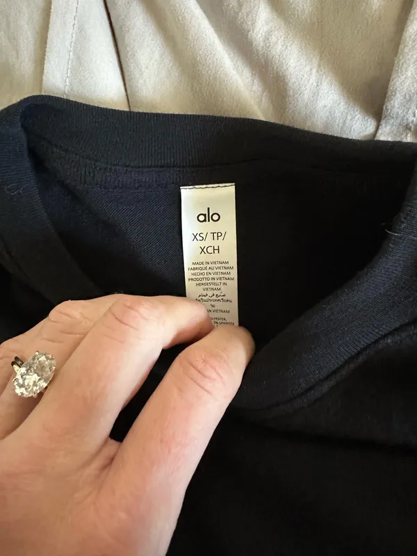 Alo Soho Yoga Pullover Black - Image 2
