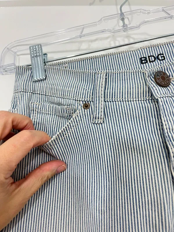 BDG Urban Outfitters Blue Size 24 Mid-Rise Cigarette Ankle Striped Jeans - Image 4