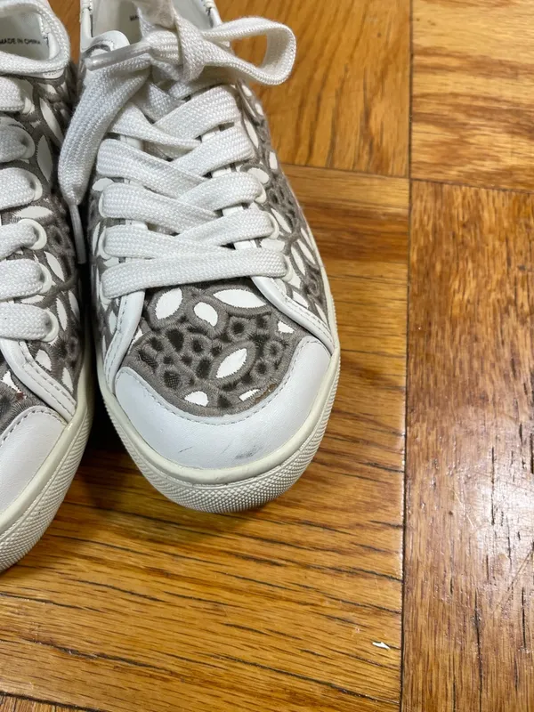 Tory Burch Greyish Beige White Rhea Floral Lace Lace Up Casual Sneakers - Image 3