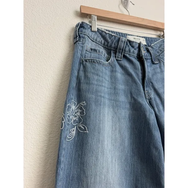 Hollister Low-Rise Super Baggy Jeans Floral Embroidered Medium Wash 28 Regular - Image 3