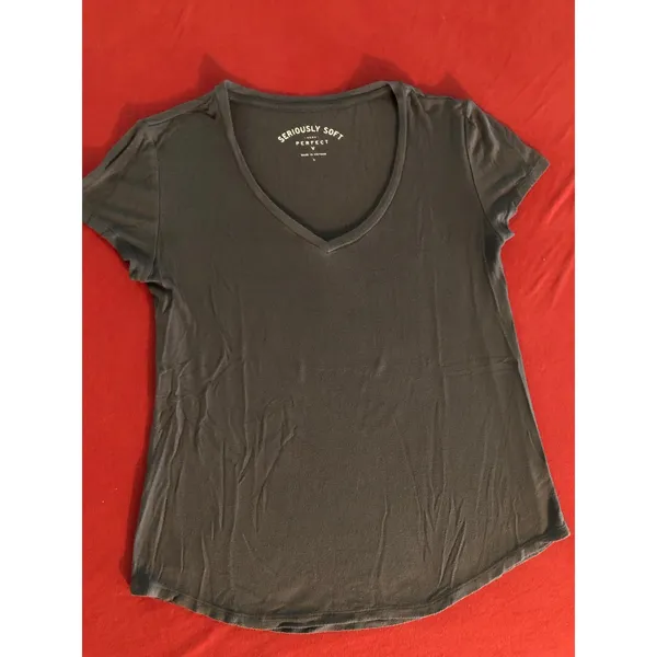 Aeropostale seriously soft grey v-neck short sleeve t-shirt Size Small - Image 3