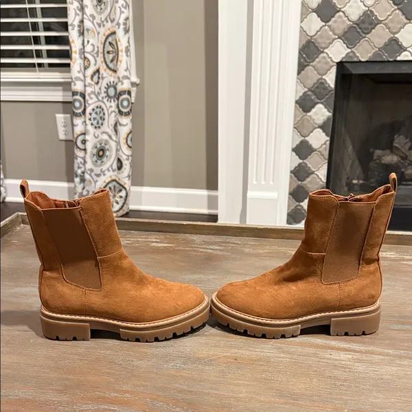 New Sun‎ + Stone Brown Suede Chelsea Boots – Size 5.5 - Image 2