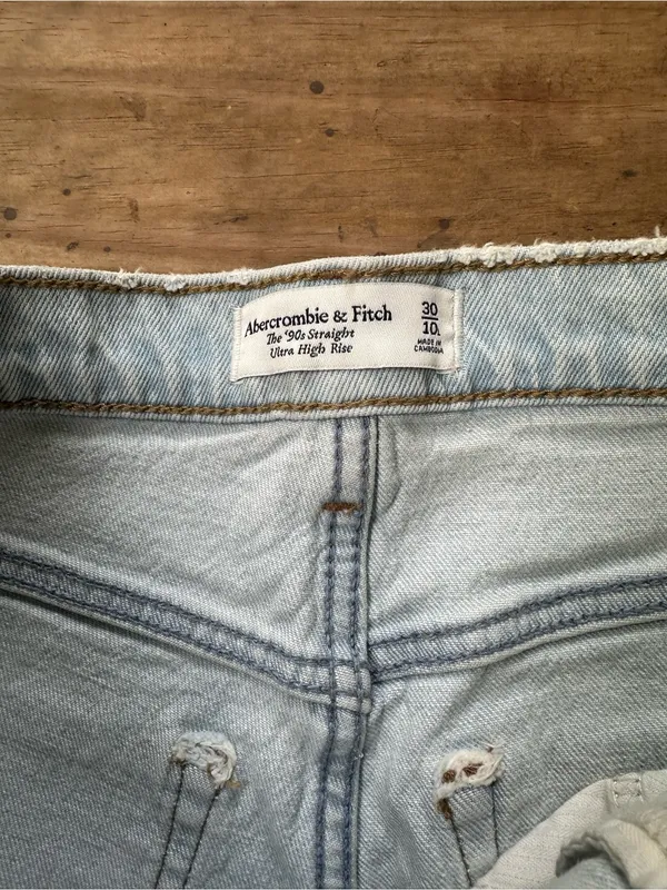 Abercrombie and Fitch The 90’s Straight Ultra High rise jeans 10L - Image 3