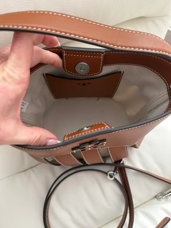 Tory Burch Small McGraw Die cut Bucket bag - Image 5