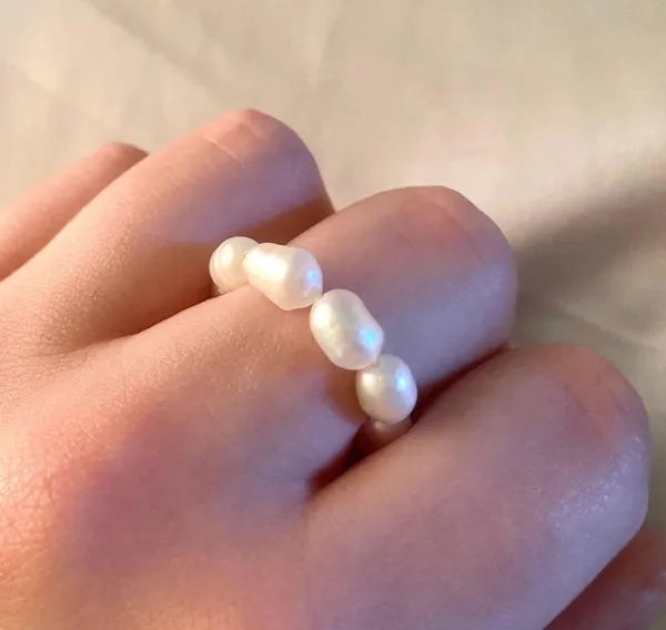 Elastic Pearl Ring White - Image 4