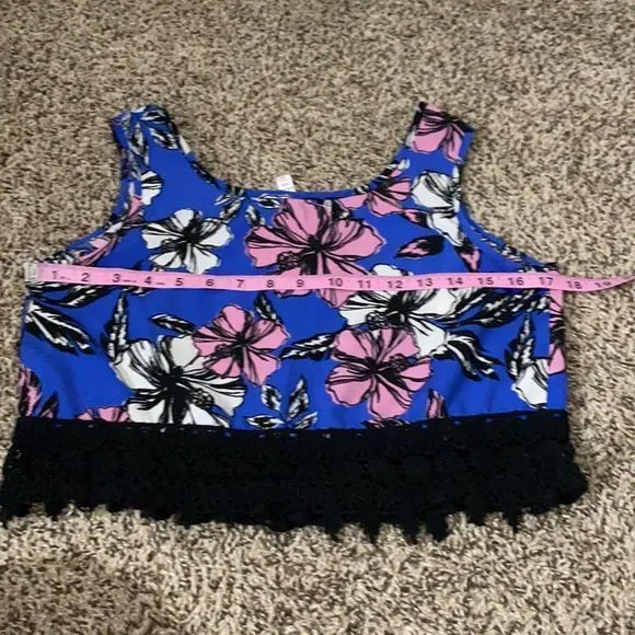 5/$30 🎈 Xhilaration medium floral‎ cropped tank top - Image 5