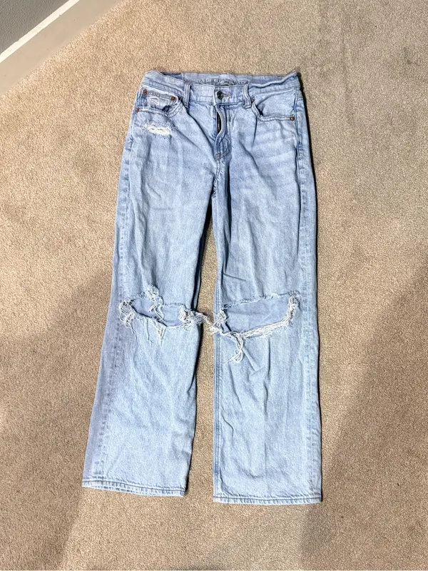 American Eagle Light Wash Distressed Stovepipe Jeans Size 2 Short - Image 2