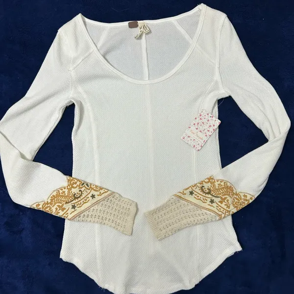 Free People White and Gold Long Sleeve Top - Image 3