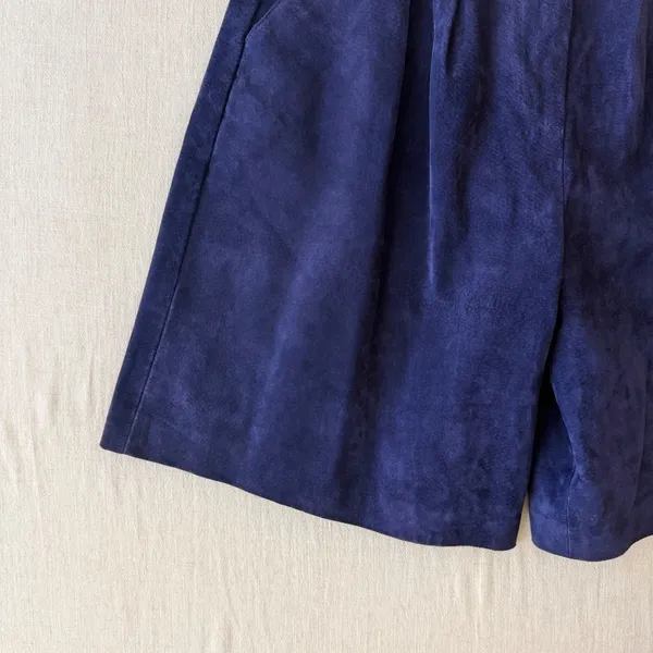 Kenar Vintage 90s High Waisted Suede Leather Pleated Shorts Women 4 Navy Blue - Image 12